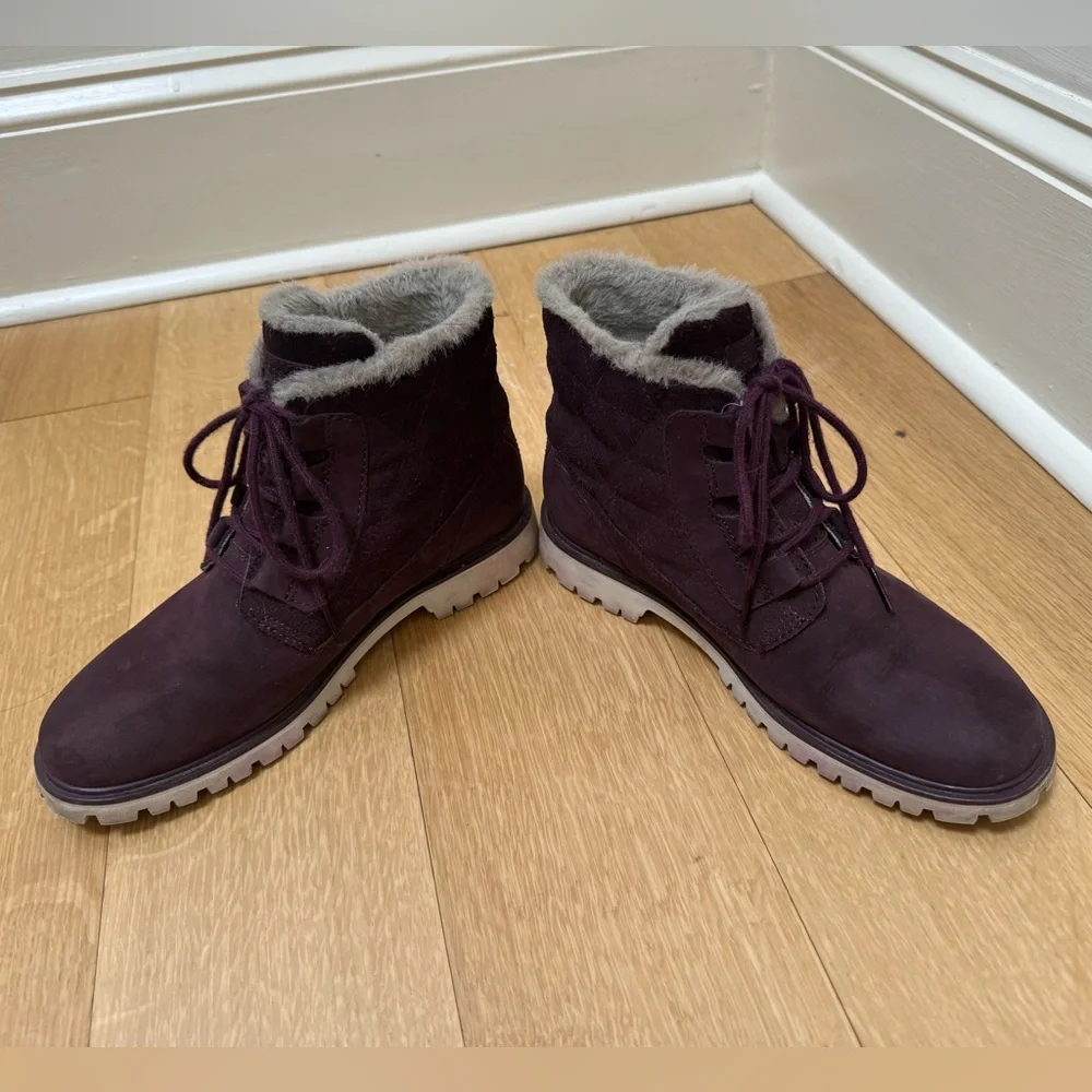 Helly Hansen Vega Arctic Suede‎ Faux Shearling Lined Womens Boots Purple Sz 6.5